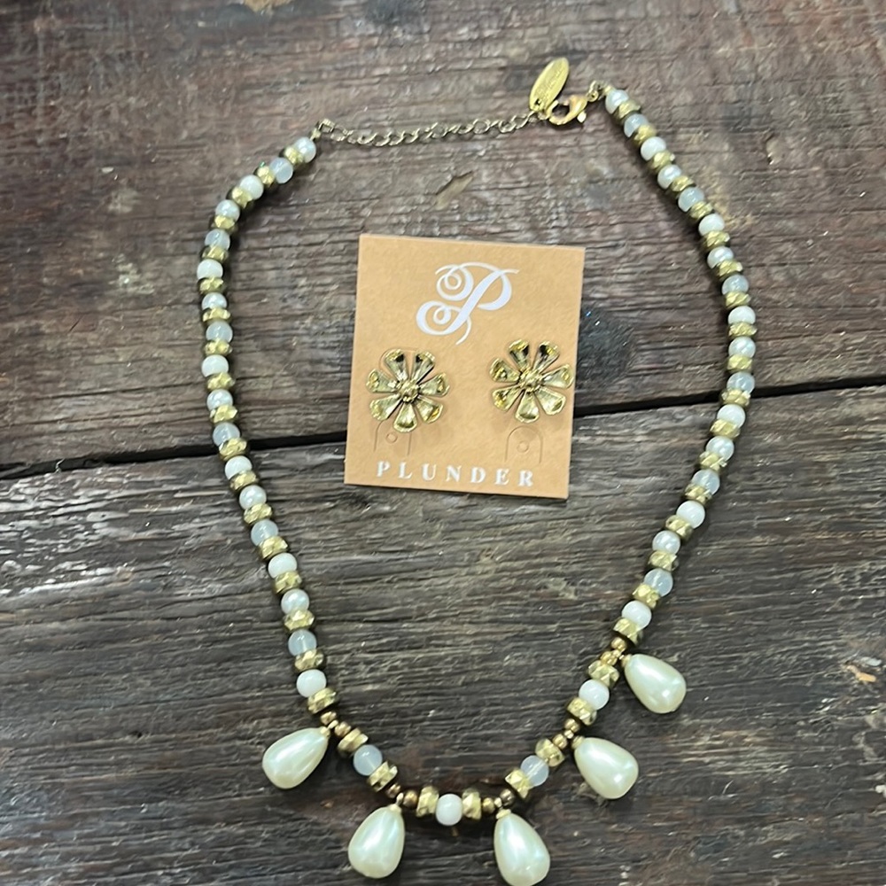 Plunder set, Gold & Pearl necklace and earring combo. New
